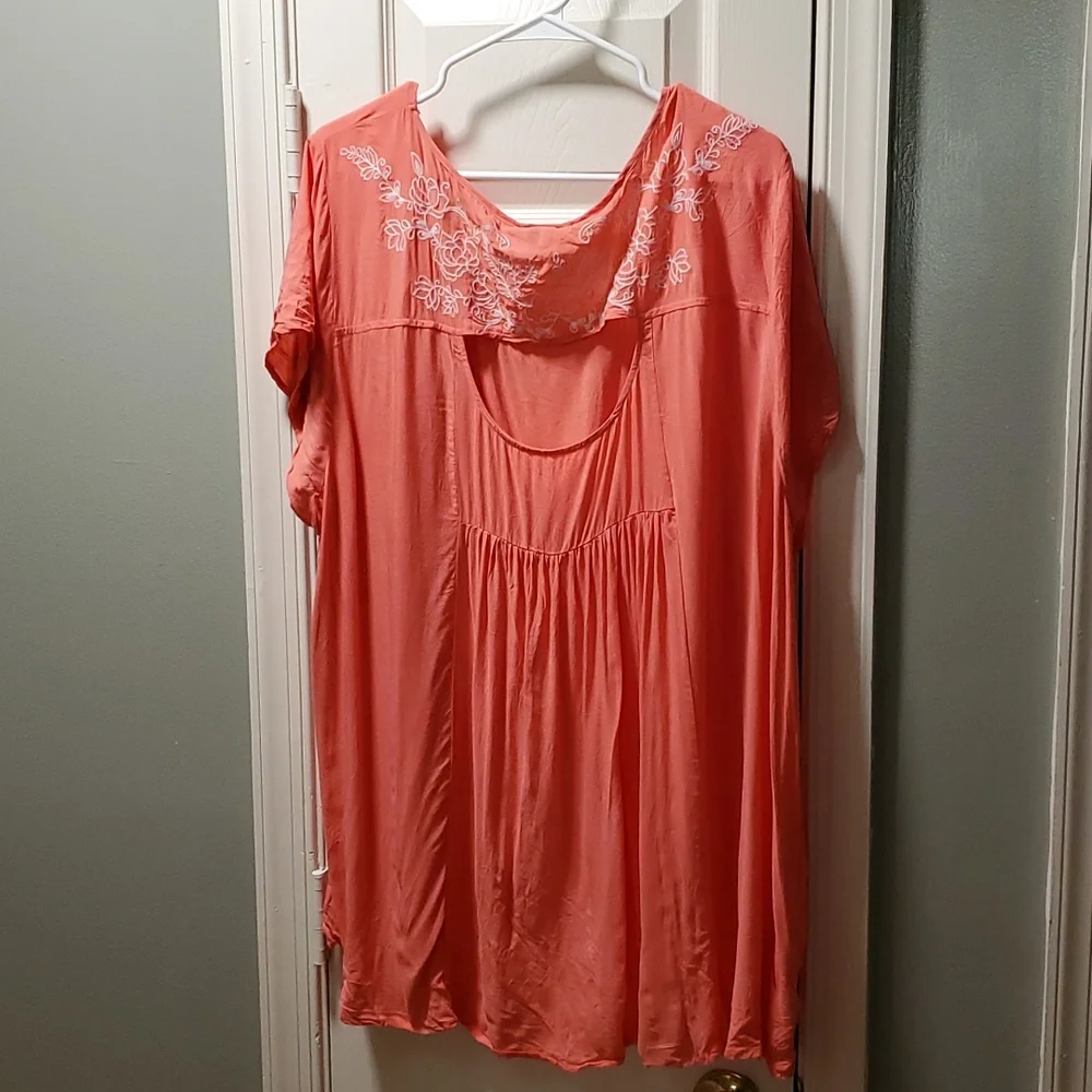 Torrid flowy blouse in good condition size 26 - Picture 4 of 4